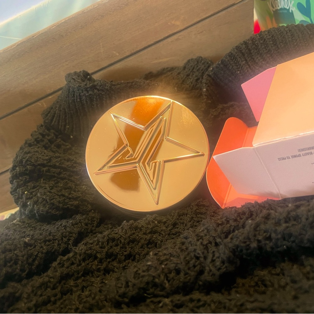 MAGIC STAR™ LUMINOUS SETTING POWDER Topaz